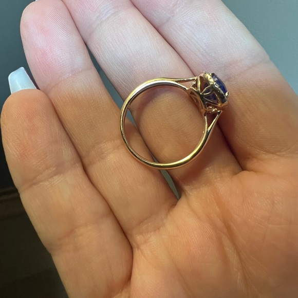 Tanzanite and Diamond Ring - Picture 5 of 7